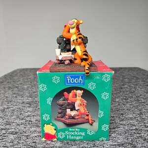 Vintage 1998 Disney Tigger Stocking Hanger Holder Santa's Best Pooh W/ Box